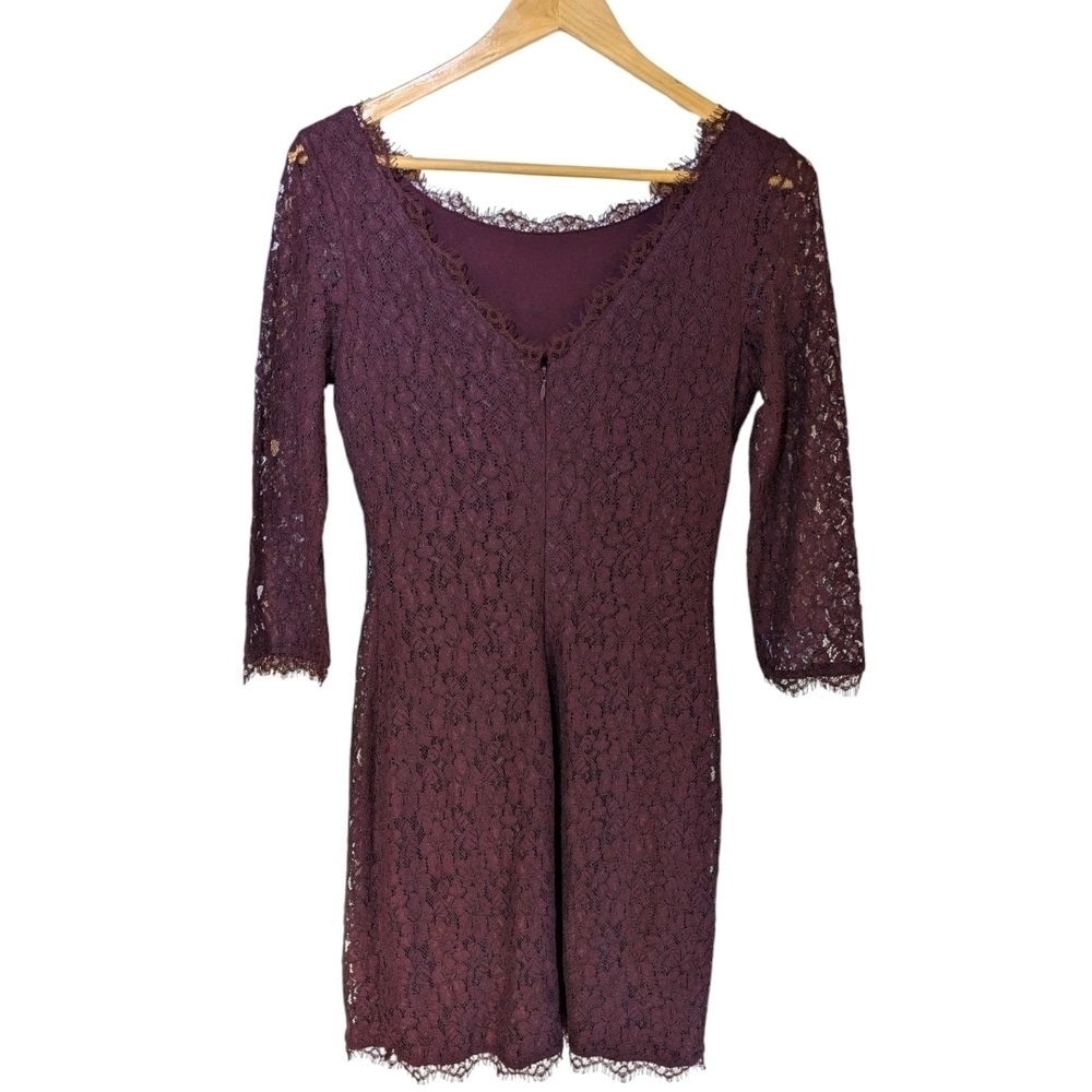 Aritzia- Babaton - Bodycon Maroon Dress with 3/4 Sleeves - Picture 4 of 8